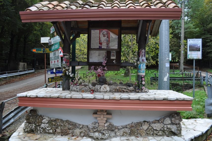 Giuseppe Moscati's aedicule, Pozzillo resort, Serino, Italy (1).jpg